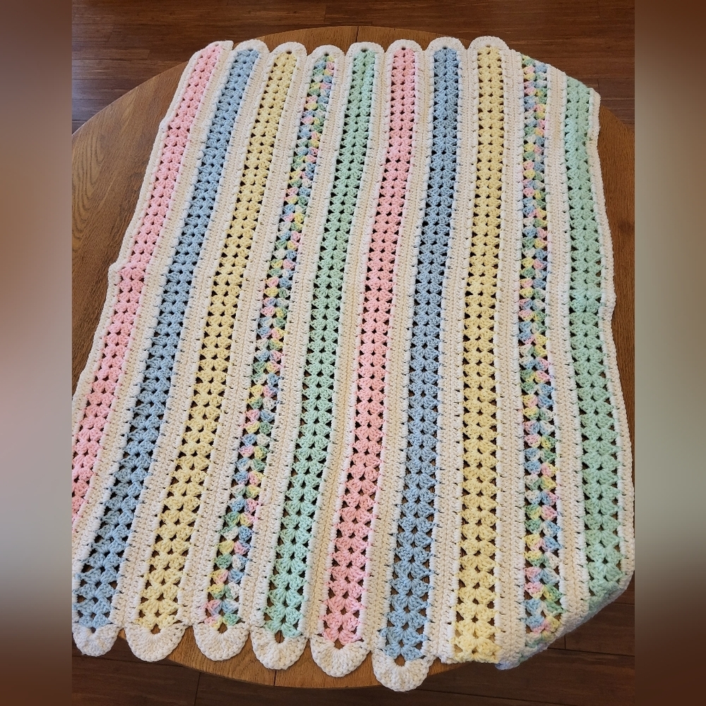 Vintage 70s Acrylic Pastel Hand Knit Baby Afghan 48" X 32" - Picture 3 of 6